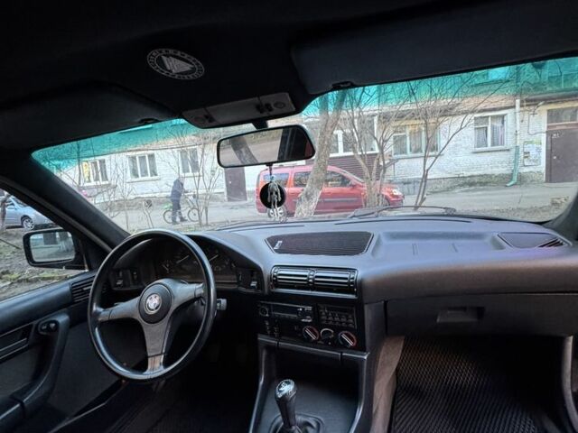 Чорний БМВ 5 Серія, об'ємом двигуна 2 л та пробігом 300 тис. км за 3700 $, фото 5 на Automoto.ua