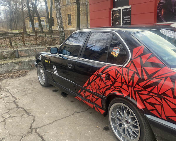Черный БМВ 5 Серия, объемом двигателя 3.43 л и пробегом 300 тыс. км за 3000 $, фото 4 на Automoto.ua