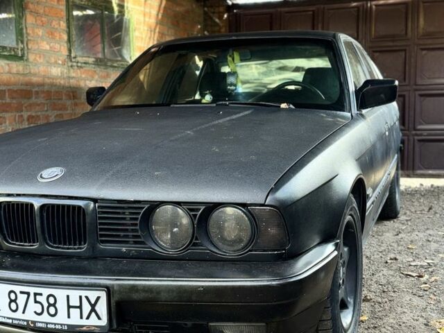 Чорний БМВ 5 Серія, об'ємом двигуна 2 л та пробігом 300 тис. км за 2700 $, фото 10 на Automoto.ua