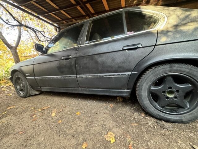 Чорний БМВ 5 Серія, об'ємом двигуна 2 л та пробігом 300 тис. км за 2700 $, фото 4 на Automoto.ua