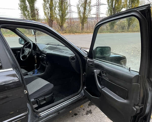 Черный БМВ 5 Серия, объемом двигателя 2.49 л и пробегом 333 тыс. км за 2700 $, фото 8 на Automoto.ua