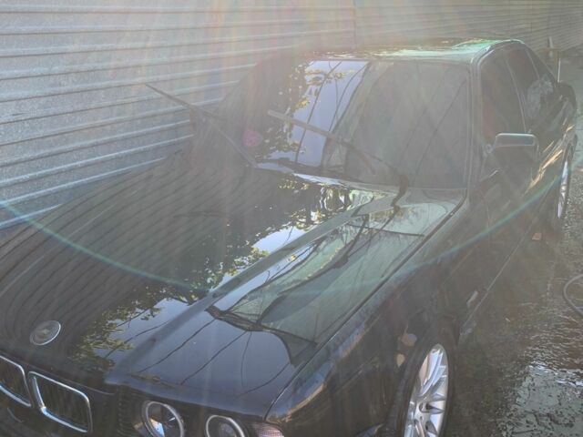 Чорний БМВ 5 Серія, об'ємом двигуна 3 л та пробігом 320 тис. км за 4000 $, фото 3 на Automoto.ua