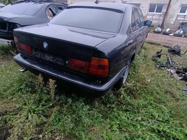 Черный БМВ 5 Серия, объемом двигателя 2.4 л и пробегом 150 тыс. км за 1000 $, фото 4 на Automoto.ua