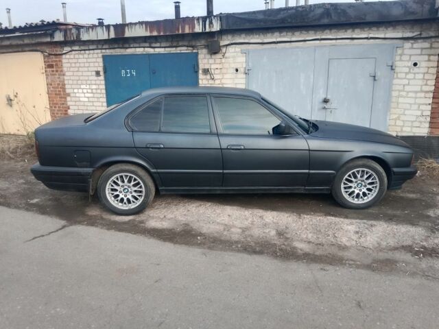 Черный БМВ 5 Серия, объемом двигателя 3.5 л и пробегом 495 тыс. км за 2400 $, фото 3 на Automoto.ua