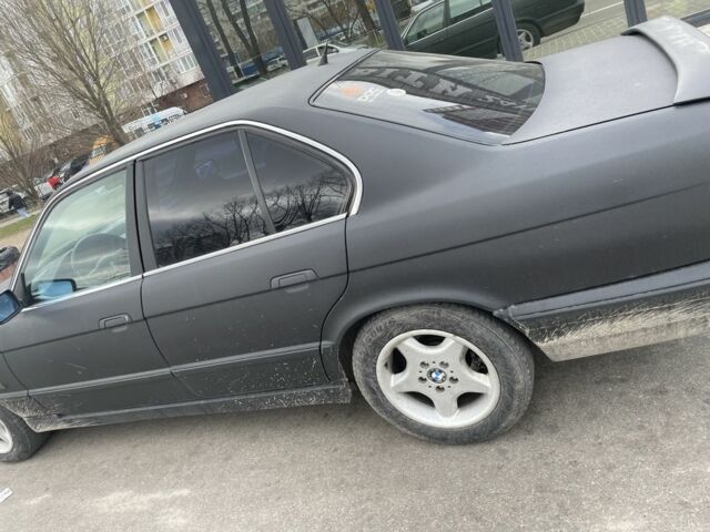Чорний БМВ 5 Серія, об'ємом двигуна 2 л та пробігом 330 тис. км за 2900 $, фото 4 на Automoto.ua