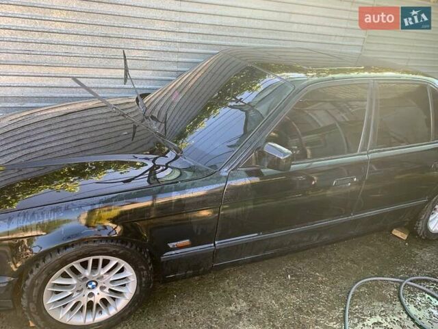 Чорний БМВ 5 Серія, об'ємом двигуна 3 л та пробігом 320 тис. км за 4000 $, фото 1 на Automoto.ua