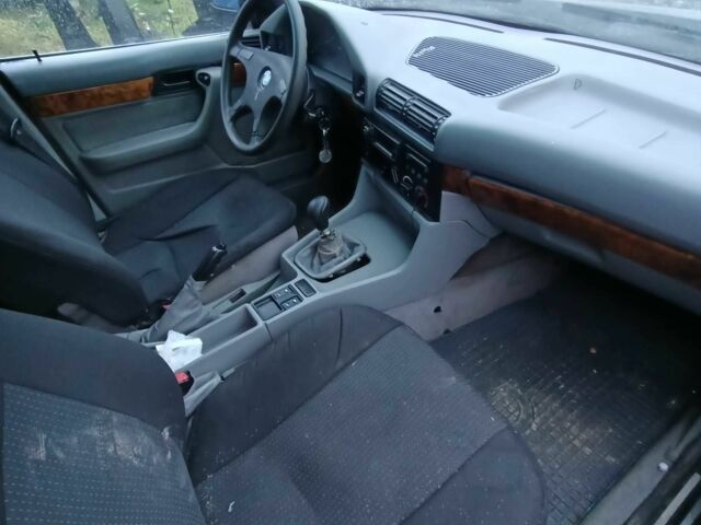 Черный БМВ 5 Серия, объемом двигателя 2.4 л и пробегом 150 тыс. км за 1000 $, фото 2 на Automoto.ua