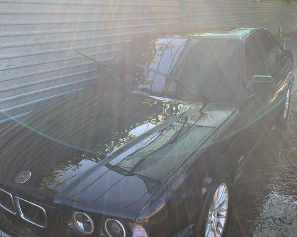 Чорний БМВ 5 Серія, об'ємом двигуна 3 л та пробігом 320 тис. км за 4000 $, фото 2 на Automoto.ua