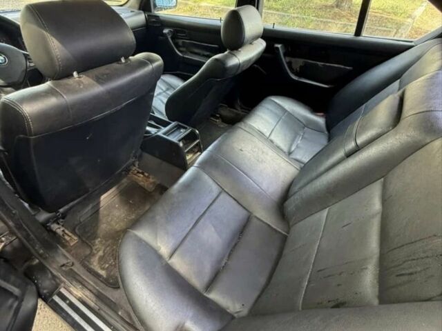 Черный БМВ 5 Серия, объемом двигателя 2 л и пробегом 352 тыс. км за 1600 $, фото 5 на Automoto.ua