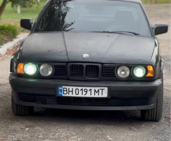 Черный БМВ 5 Серия, объемом двигателя 2 л и пробегом 450 тыс. км за 2100 $, фото 1 на Automoto.ua