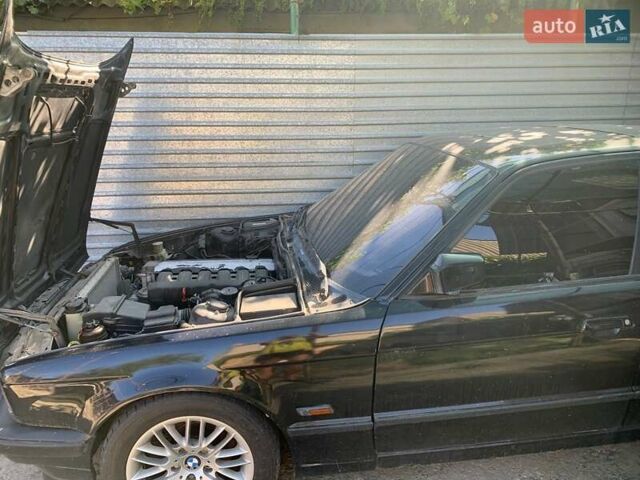 Чорний БМВ 5 Серія, об'ємом двигуна 3 л та пробігом 320 тис. км за 4000 $, фото 4 на Automoto.ua