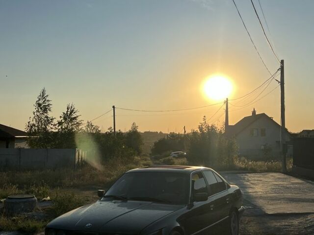 Чорний БМВ 5 Серія, об'ємом двигуна 2 л та пробігом 420 тис. км за 3500 $, фото 1 на Automoto.ua