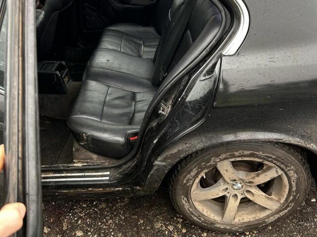 Черный БМВ 5 Серия, объемом двигателя 2 л и пробегом 352 тыс. км за 1600 $, фото 4 на Automoto.ua