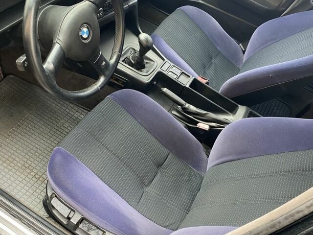 Чорний БМВ 5 Серія, об'ємом двигуна 2 л та пробігом 300 тис. км за 1800 $, фото 6 на Automoto.ua