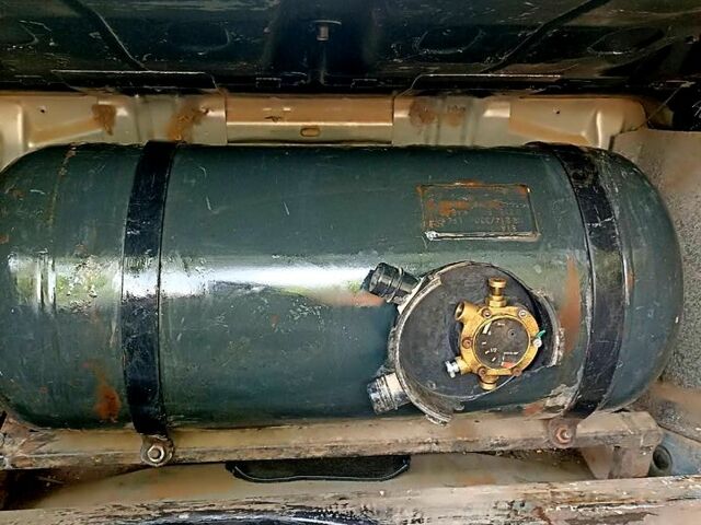 Черный БМВ 5 Серия, объемом двигателя 2.5 л и пробегом 300 тыс. км за 1300 $, фото 5 на Automoto.ua