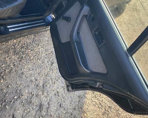 Черный БМВ 5 Серия, объемом двигателя 2 л и пробегом 300 тыс. км за 2100 $, фото 5 на Automoto.ua