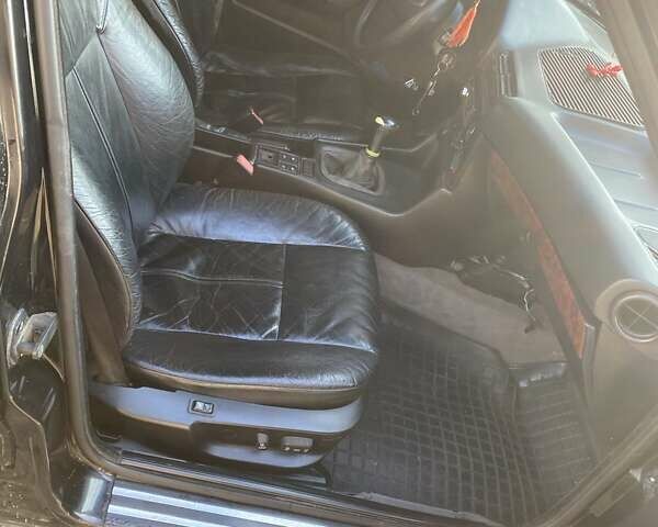 Черный БМВ 5 Серия, объемом двигателя 2 л и пробегом 300 тыс. км за 2100 $, фото 3 на Automoto.ua