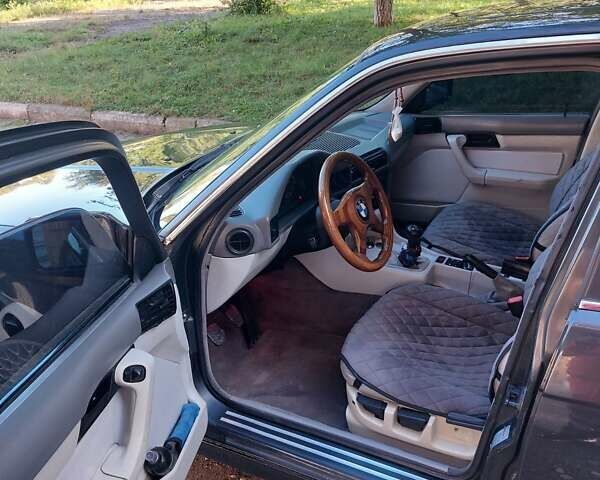 Чорний БМВ 5 Серія, об'ємом двигуна 2.5 л та пробігом 300 тис. км за 3500 $, фото 4 на Automoto.ua