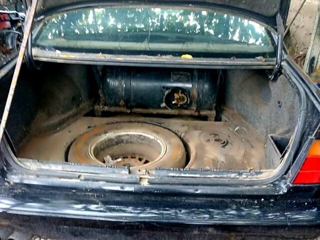 Черный БМВ 5 Серия, объемом двигателя 2.5 л и пробегом 300 тыс. км за 1300 $, фото 6 на Automoto.ua