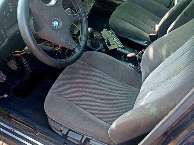 Черный БМВ 5 Серия, объемом двигателя 2.5 л и пробегом 300 тыс. км за 1300 $, фото 1 на Automoto.ua