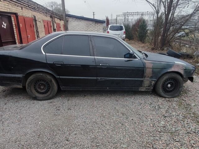 Чорний БМВ 5 Серія, об'ємом двигуна 2 л та пробігом 300 тис. км за 1500 $, фото 2 на Automoto.ua