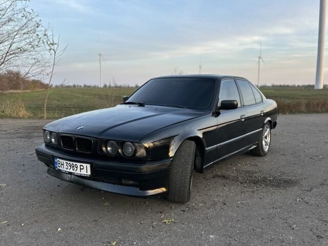 Черный БМВ 5 Серия, объемом двигателя 2.5 л и пробегом 300 тыс. км за 2450 $, фото 1 на Automoto.ua