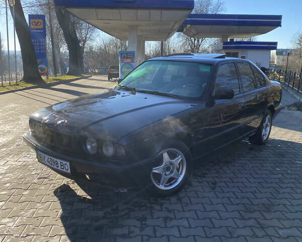 Черный БМВ 5 Серия, объемом двигателя 2 л и пробегом 350 тыс. км за 2100 $, фото 1 на Automoto.ua