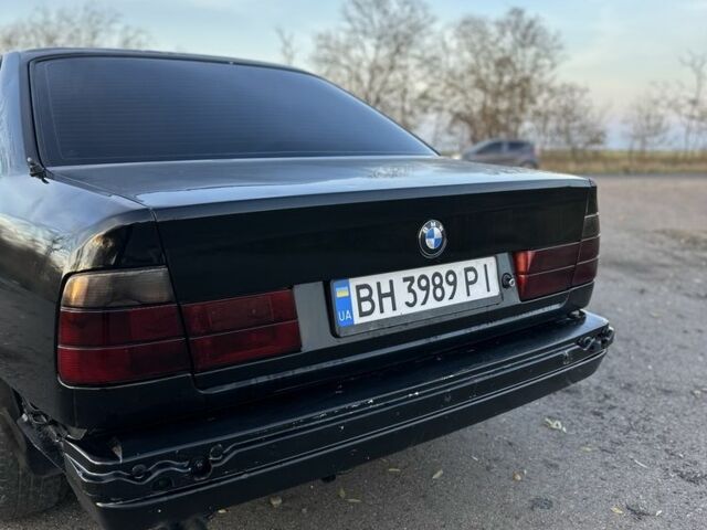 Черный БМВ 5 Серия, объемом двигателя 2.5 л и пробегом 300 тыс. км за 2450 $, фото 4 на Automoto.ua