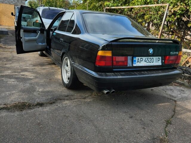БМВ 5 Серия 1993 в Александрие на Automoto.ua Черный БМВ 5 Серия, объемом двигателя 2.5 л и пробегом 470 тыс. км за 4200 $, фото 5 на Automoto.ua