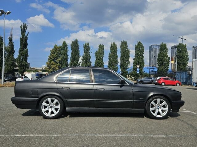Черный БМВ 5 Серия, объемом двигателя 3 л и пробегом 360 тыс. км за 3400 $, фото 5 на Automoto.ua