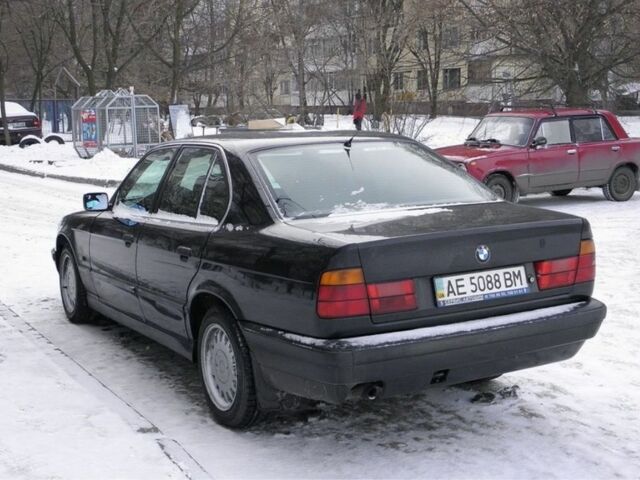 Черный БМВ 5 Серия, объемом двигателя 2 л и пробегом 777 тыс. км за 4000 $, фото 4 на Automoto.ua