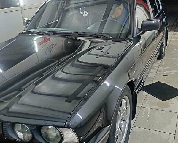 Черный БМВ 5 Серия, объемом двигателя 3 л и пробегом 525 тыс. км за 7400 $, фото 2 на Automoto.ua