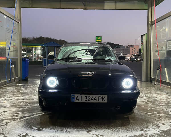 Черный БМВ 5 Серия, объемом двигателя 2 л и пробегом 700 тыс. км за 2850 $, фото 1 на Automoto.ua