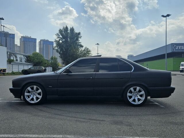 Черный БМВ 5 Серия, объемом двигателя 3 л и пробегом 360 тыс. км за 3400 $, фото 2 на Automoto.ua