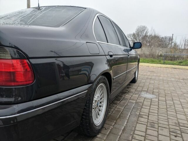 Черный БМВ 5 Серия, объемом двигателя 3.5 л и пробегом 267 тыс. км за 4000 $, фото 5 на Automoto.ua