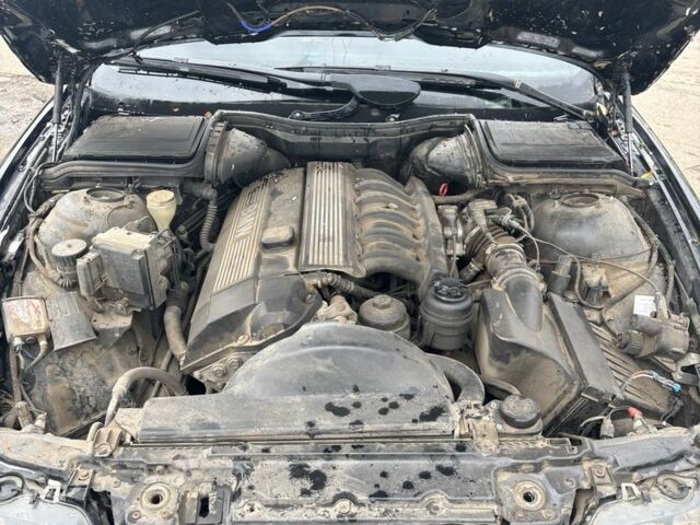 Чорний БМВ 5 Серія, об'ємом двигуна 2.8 л та пробігом 303 тис. км за 4400 $, фото 5 на Automoto.ua