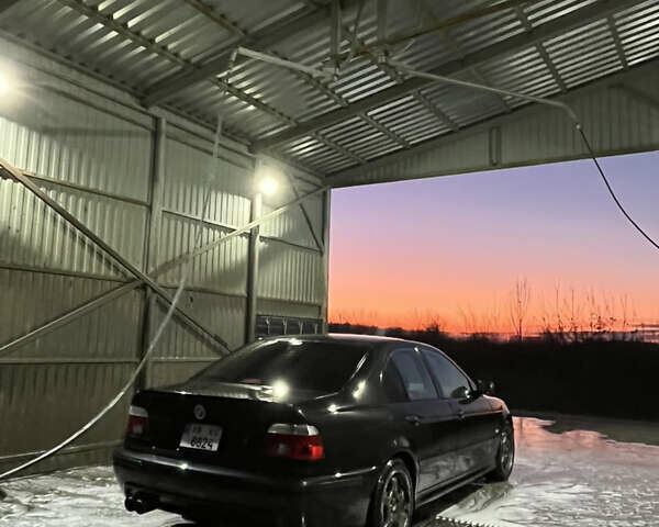 Черный БМВ 5 Серия, объемом двигателя 4.4 л и пробегом 300 тыс. км за 6200 $, фото 2 на Automoto.ua