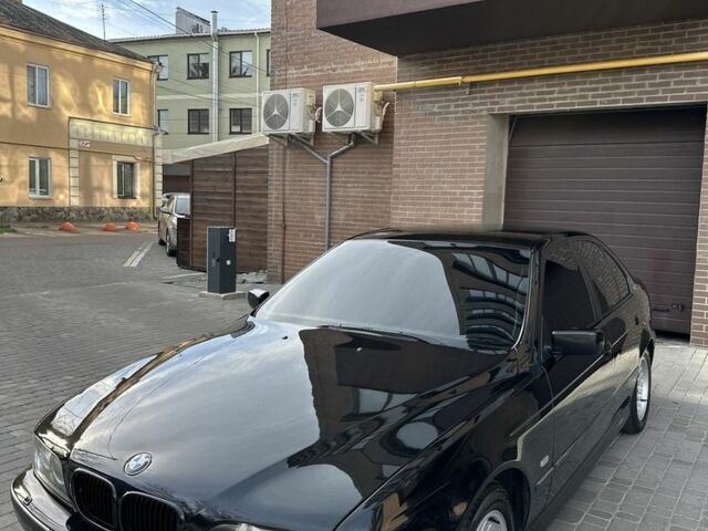 Черный БМВ 5 Серия, объемом двигателя 2.5 л и пробегом 300 тыс. км за 4999 $, фото 1 на Automoto.ua