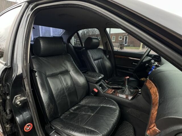 Чорний БМВ 5 Серія, об'ємом двигуна 2.5 л та пробігом 300 тис. км за 3750 $, фото 5 на Automoto.ua