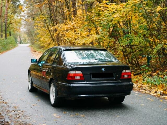 Черный БМВ 5 Серия, объемом двигателя 4.4 л и пробегом 400 тыс. км за 13000 $, фото 5 на Automoto.ua