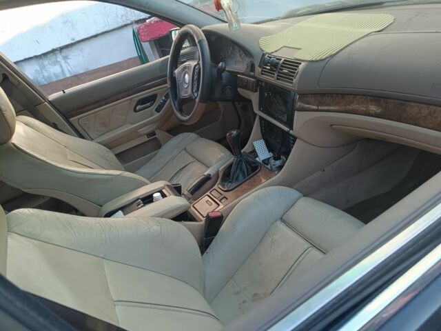 Черный БМВ 5 Серия, объемом двигателя 2 л и пробегом 200 тыс. км за 1900 $, фото 5 на Automoto.ua