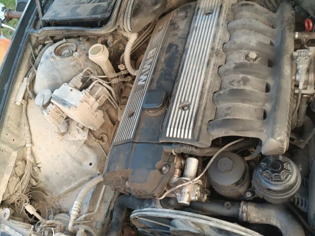 Черный БМВ 5 Серия, объемом двигателя 2 л и пробегом 200 тыс. км за 1900 $, фото 6 на Automoto.ua