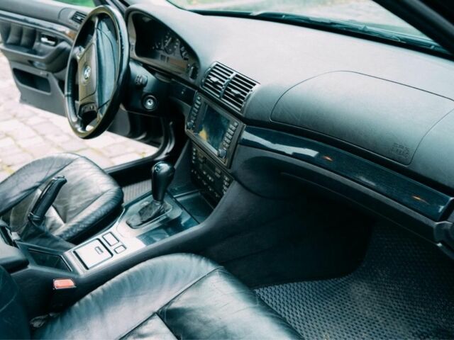 Черный БМВ 5 Серия, объемом двигателя 4.4 л и пробегом 400 тыс. км за 13000 $, фото 9 на Automoto.ua