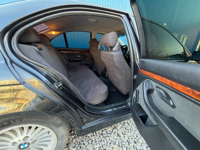 Черный БМВ 5 Серия, объемом двигателя 2.5 л и пробегом 300 тыс. км за 2900 $, фото 13 на Automoto.ua