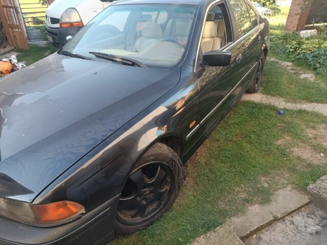 Черный БМВ 5 Серия, объемом двигателя 2 л и пробегом 200 тыс. км за 1900 $, фото 1 на Automoto.ua