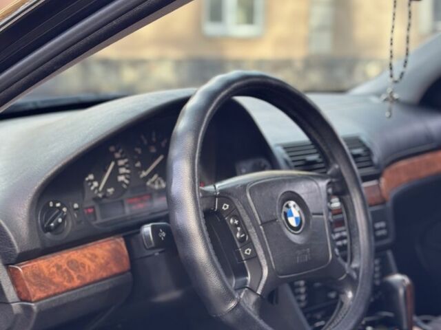 Черный БМВ 5 Серия, объемом двигателя 2.5 л и пробегом 300 тыс. км за 4999 $, фото 9 на Automoto.ua