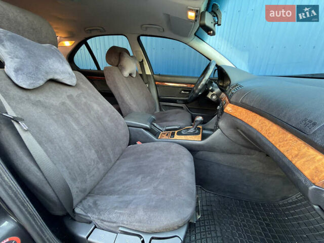 Черный БМВ 5 Серия, объемом двигателя 2.5 л и пробегом 300 тыс. км за 2900 $, фото 15 на Automoto.ua