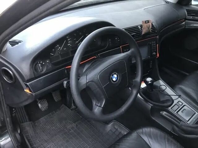 Черный БМВ 5 Серия, объемом двигателя 2.5 л и пробегом 300 тыс. км за 3000 $, фото 6 на Automoto.ua