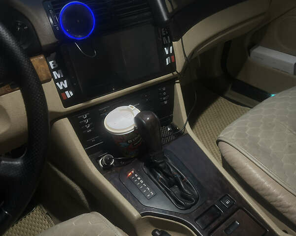 Черный БМВ 5 Серия, объемом двигателя 2.8 л и пробегом 340 тыс. км за 5999 $, фото 10 на Automoto.ua