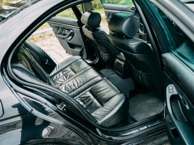 Черный БМВ 5 Серия, объемом двигателя 4.4 л и пробегом 400 тыс. км за 13000 $, фото 12 на Automoto.ua